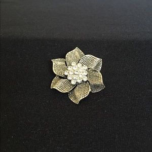 Premier Designs Pin/Pendant (Zinnia)